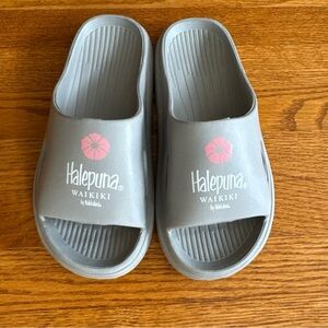 Halepuna Waikiki Slide Sandals - Women’s size 36 (6.5 -7) Hawaii